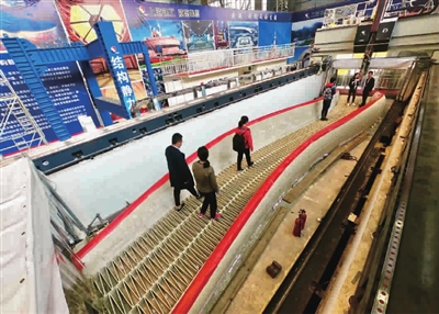 国内首座3d打印桥完工，你敢在上面走吗？